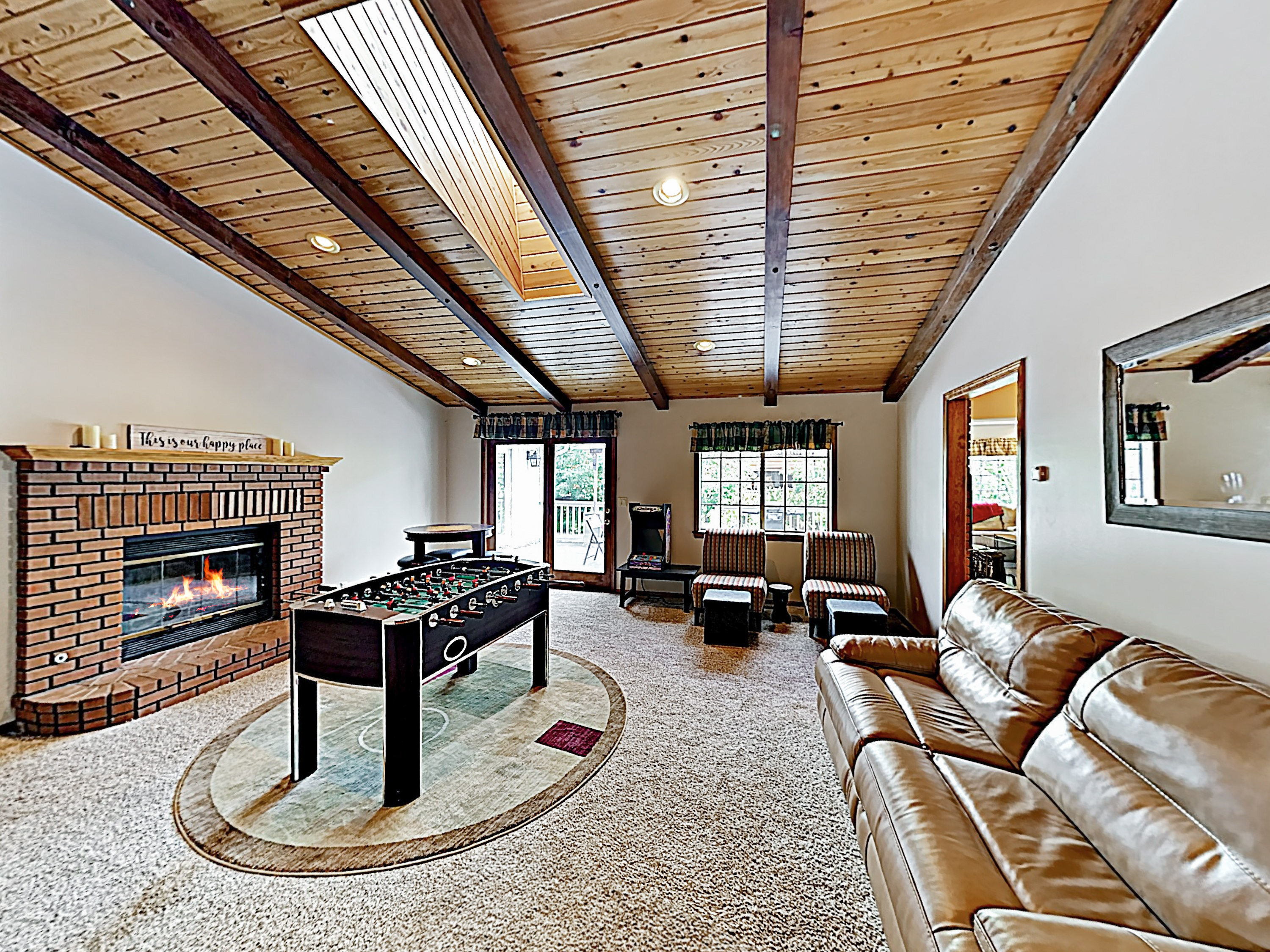 CustomBuilt Retreat Hot Tub & 2Car Garage