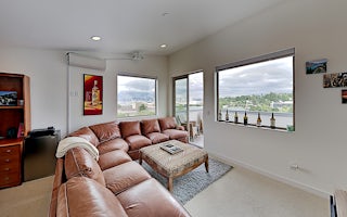 Chic West Seattle Townhome w/ Private Rooftop Deck