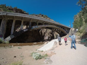 Walk to Rainbow Falls