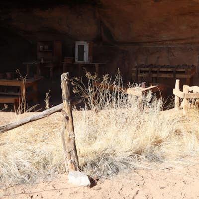 Hike the Cave Spring Loop in the Needles District