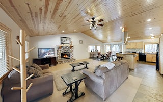 Renovated Cabin with Hot Tub & Deck - Near Slopes