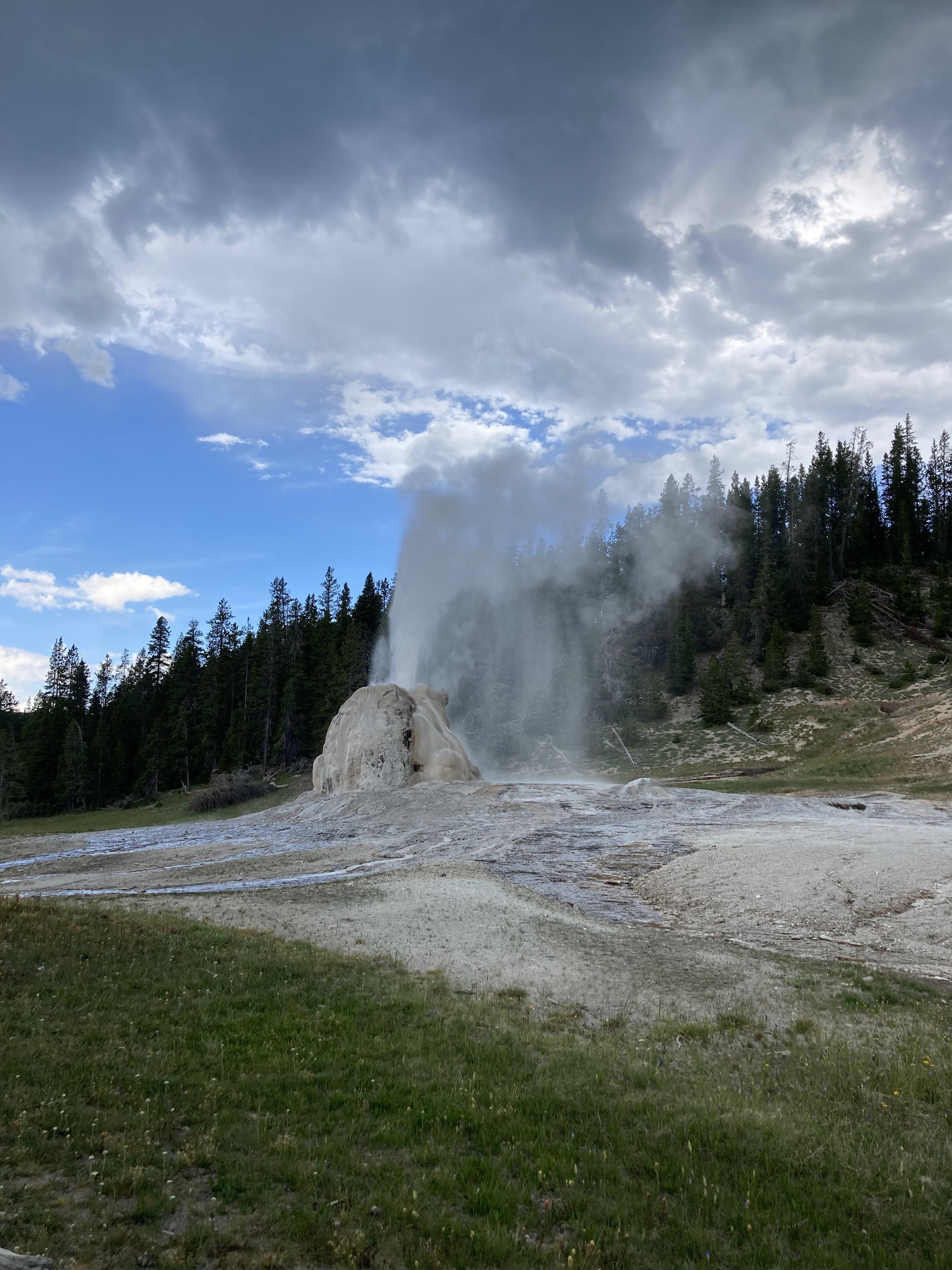 Hike to Lone Star Geyser