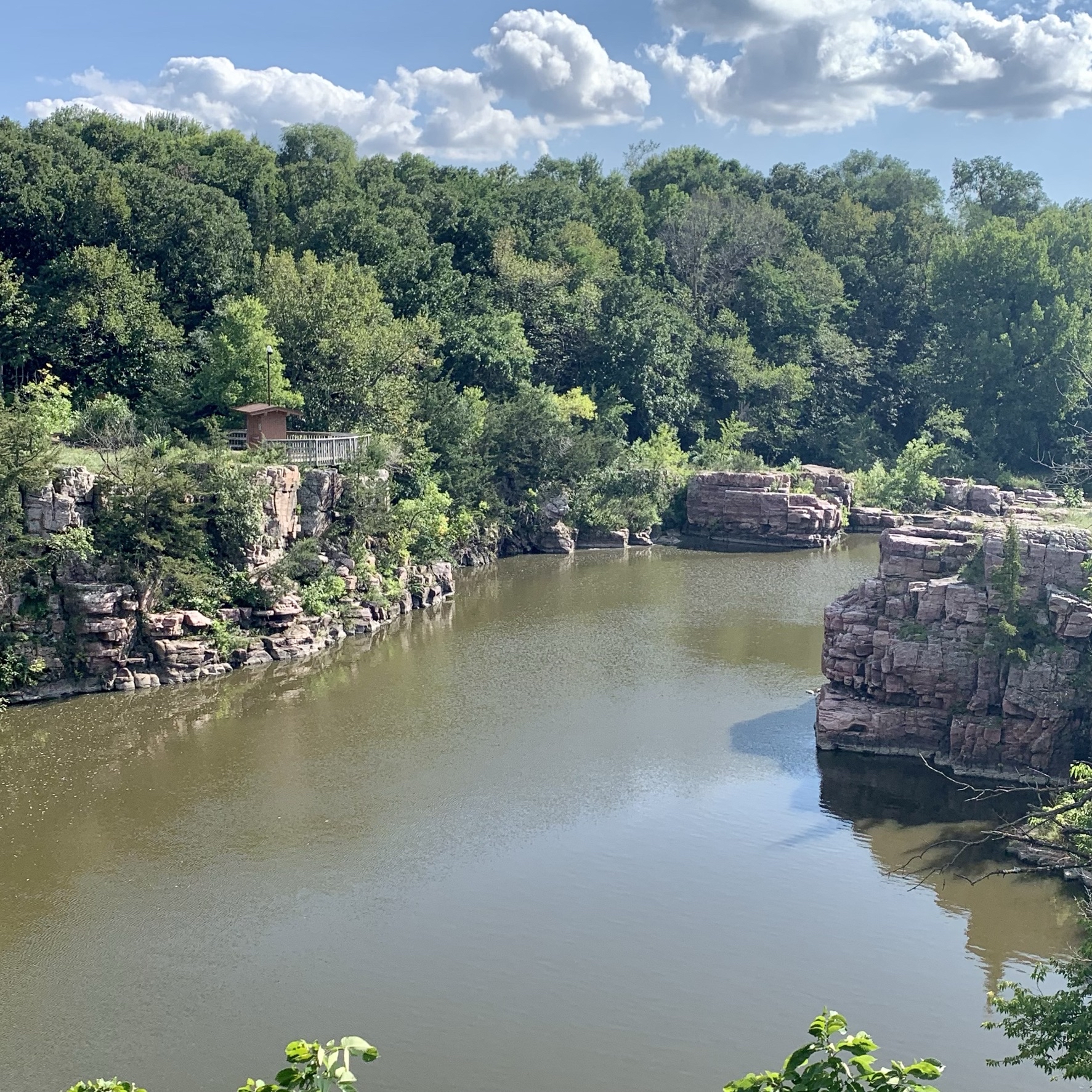 Hike the King and Queen Trail at Palisades State Park