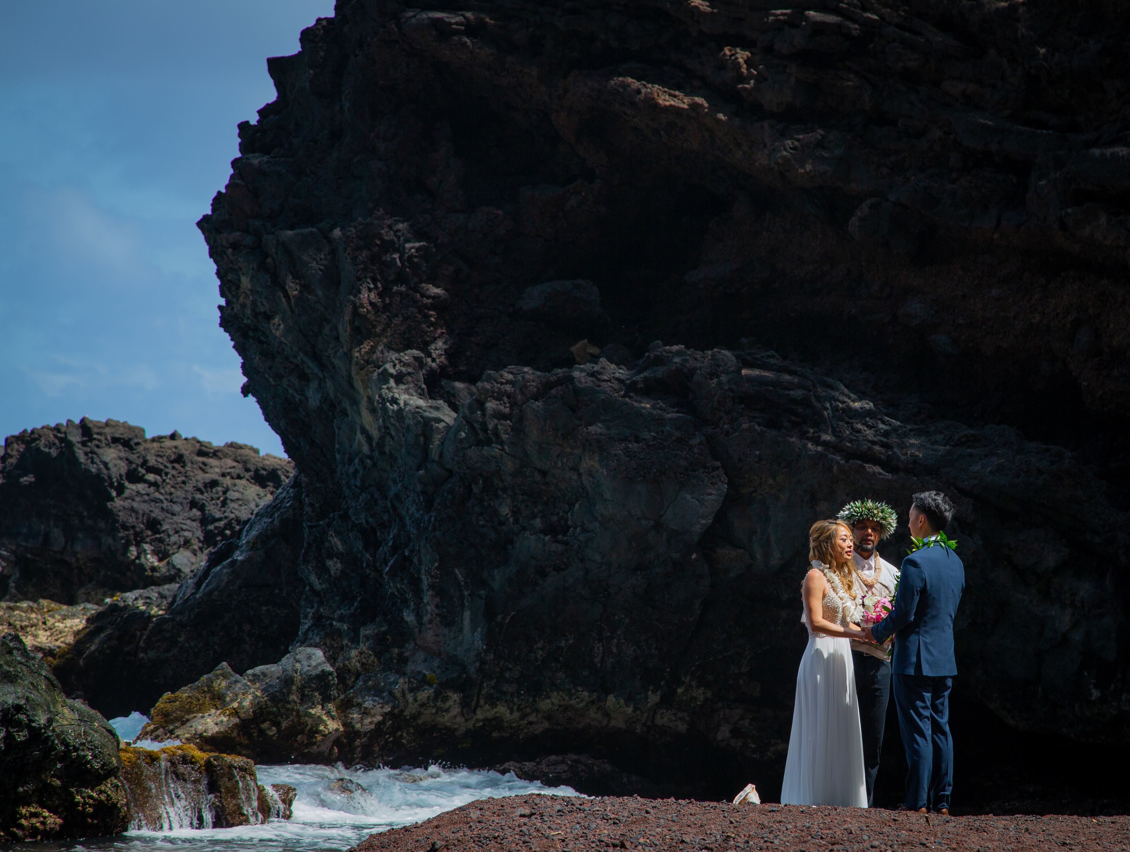 Kaihalulu Red Sand Beach