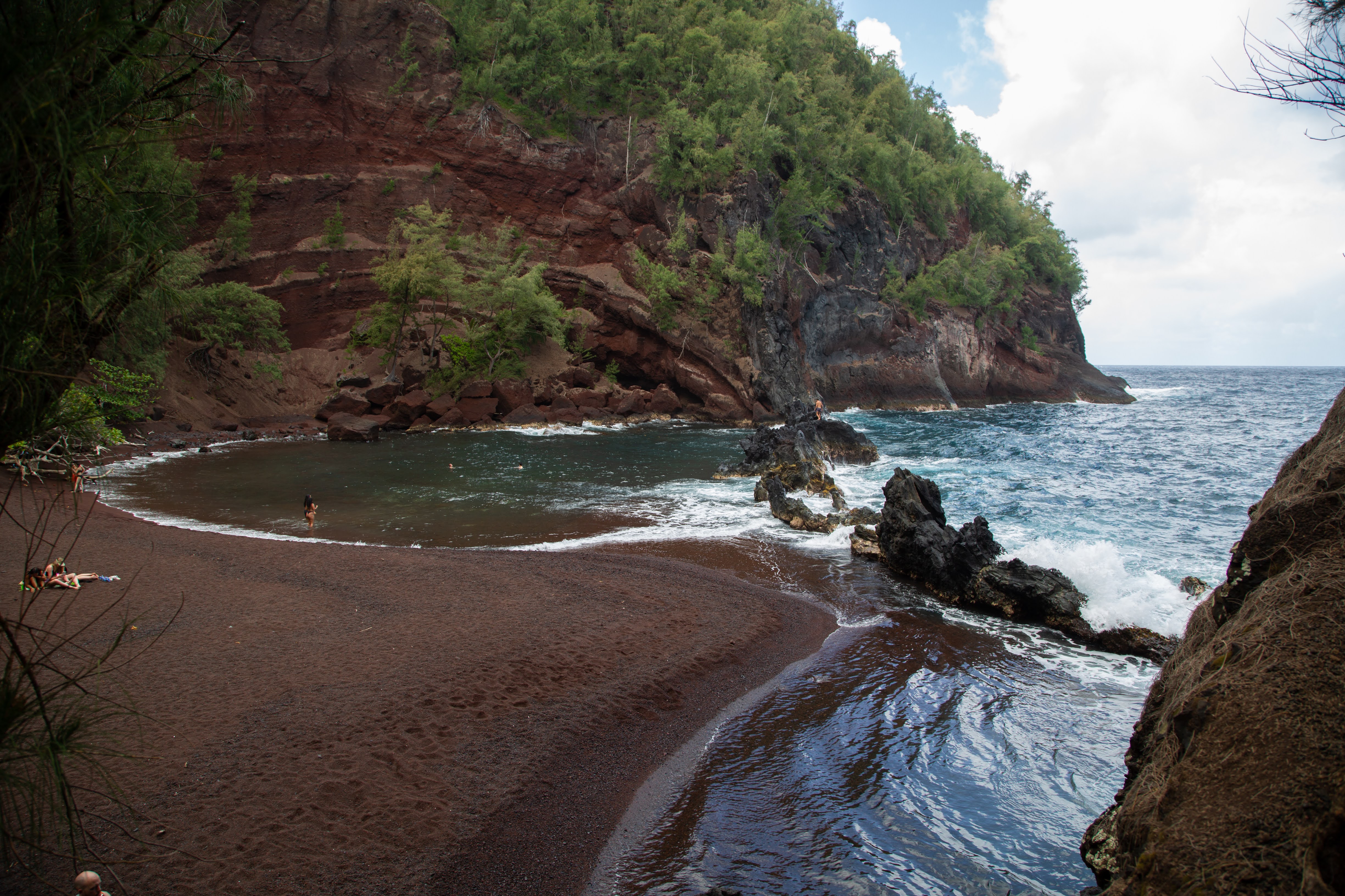 Kaihalulu Red Sand Beach