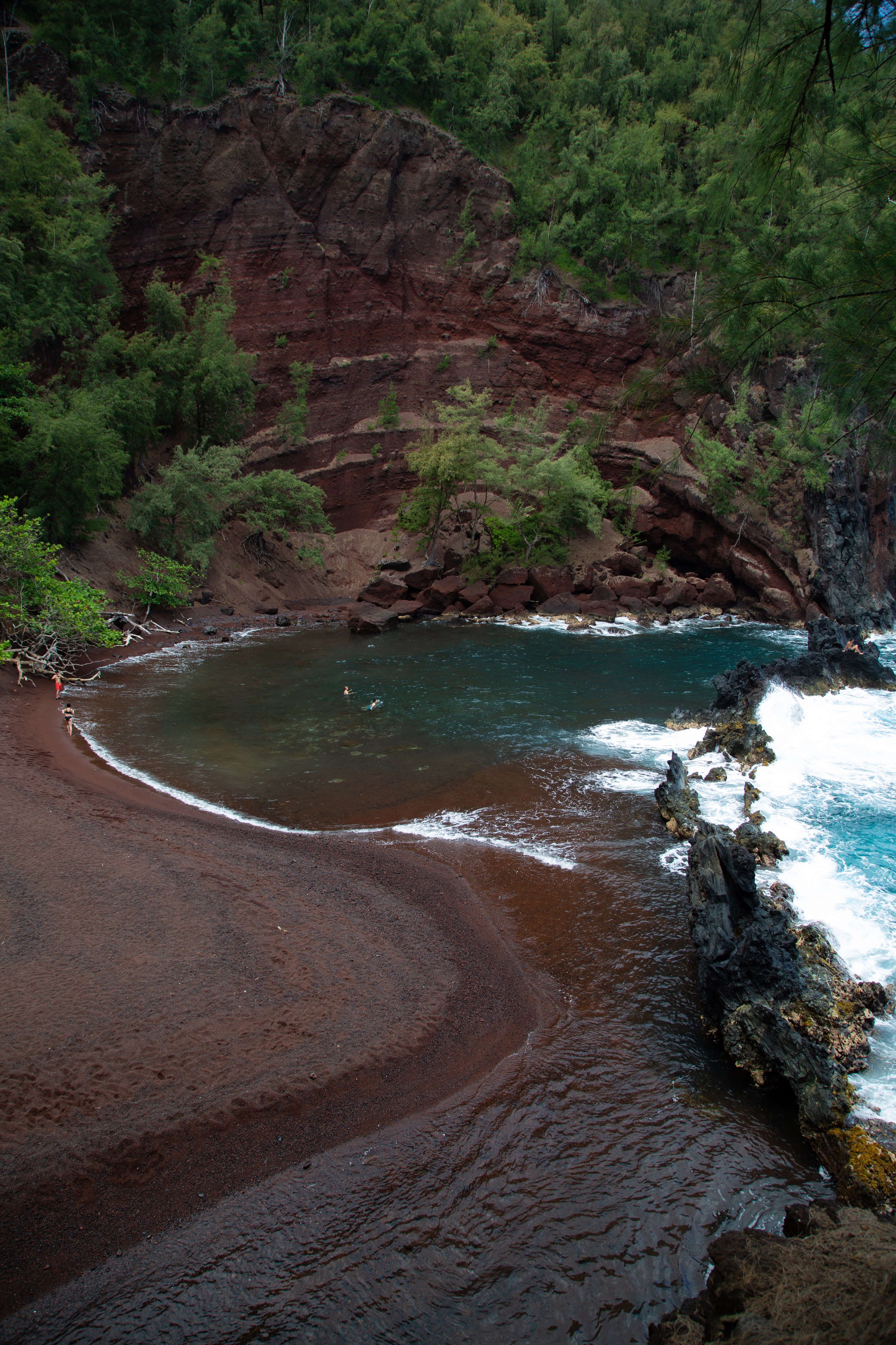 Kaihalulu Red Sand Beach