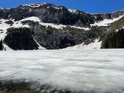 Diamond Lake and Cliff Lake Trail