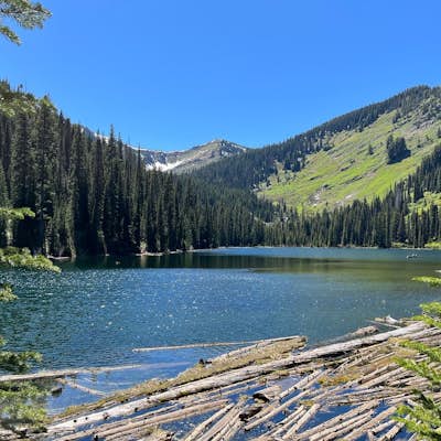 Diamond Lake and Cliff Lake Trail