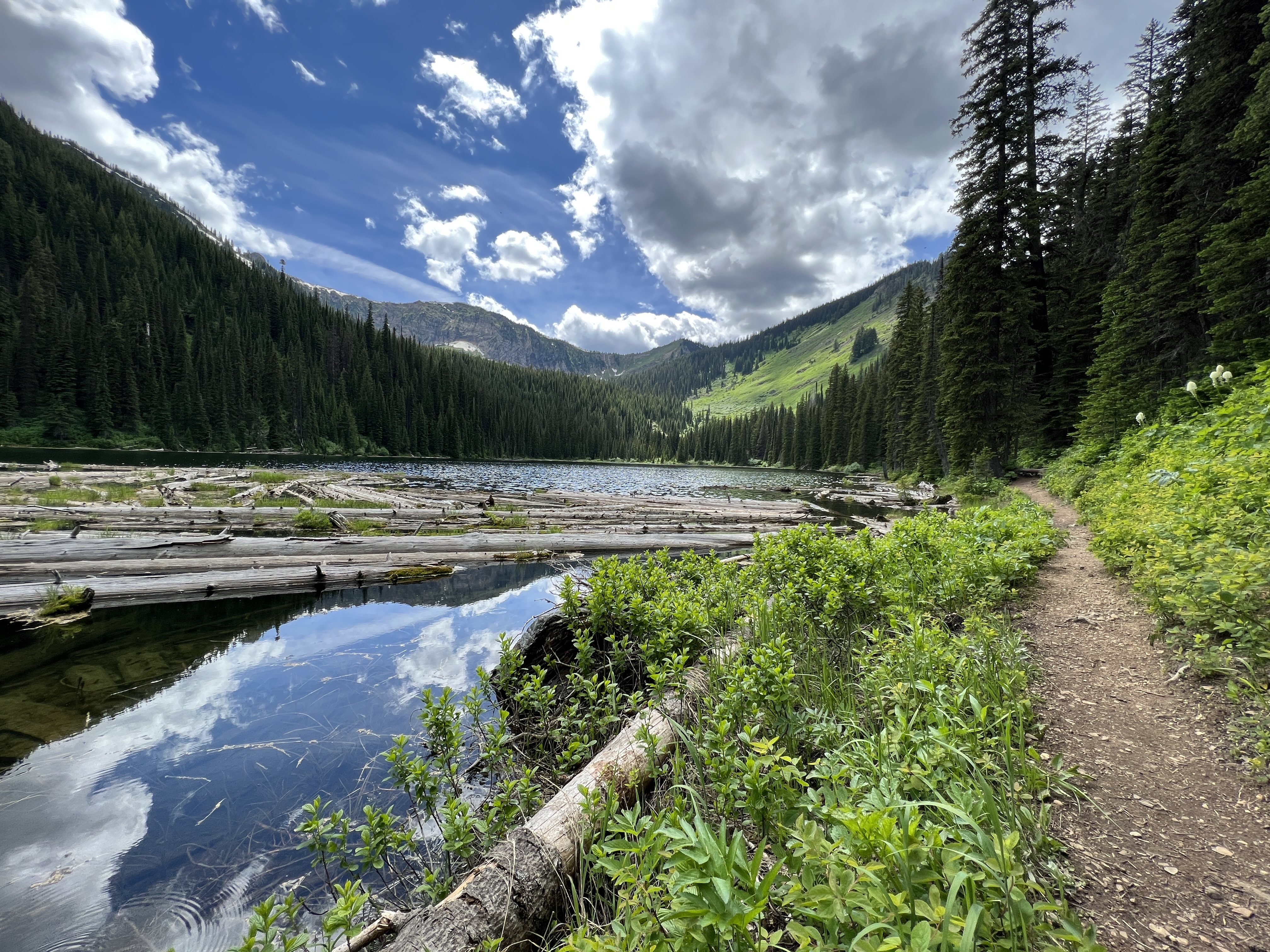 Diamond Lake and Cliff Lake Trail