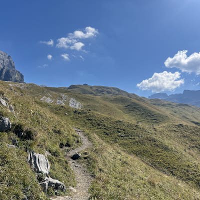 Hike to Rugghubelhütte via Brunnihutte