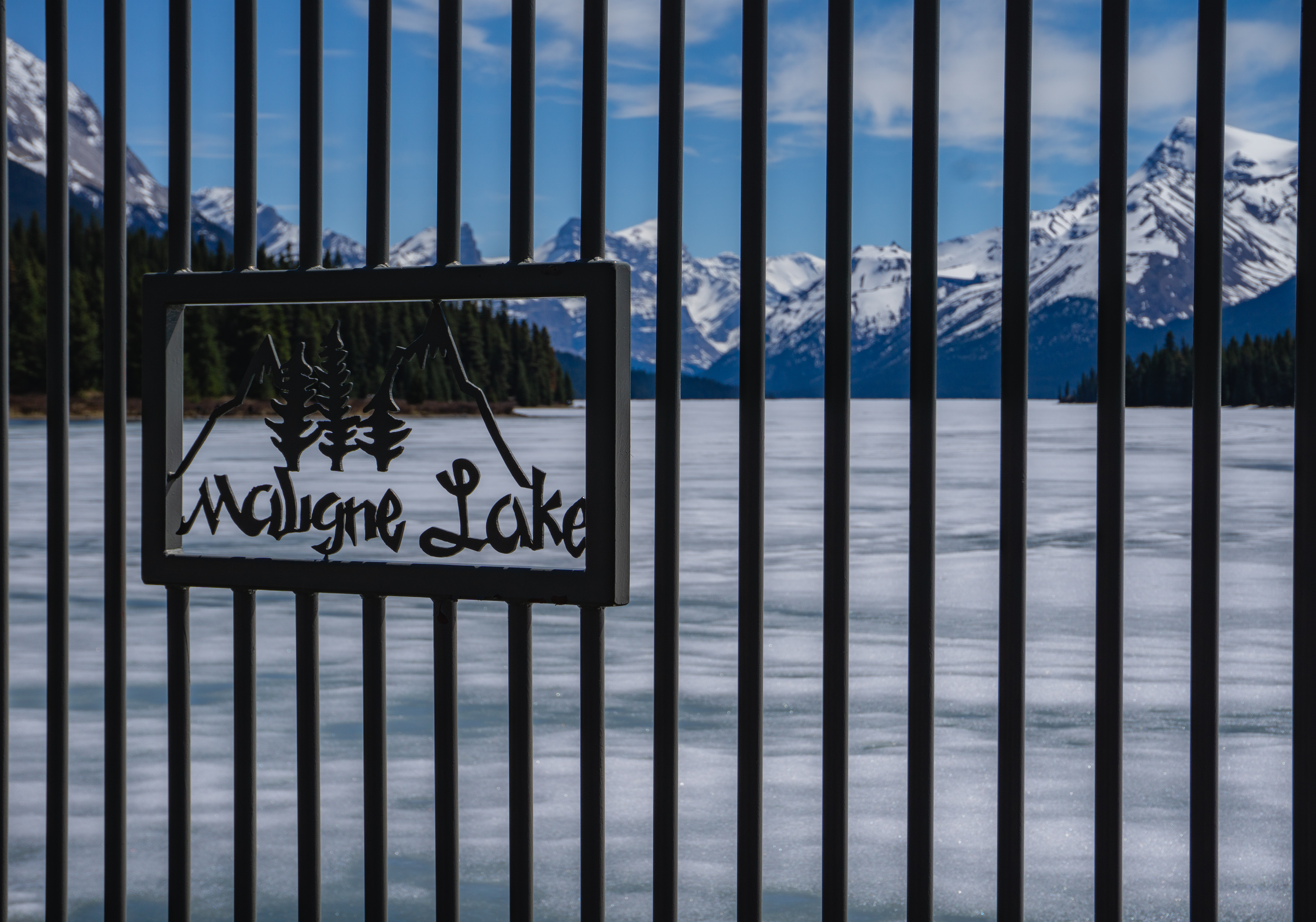 Photograph Spirit Island and Maligne Lake 