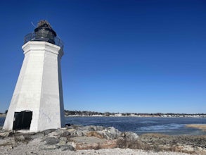 Stroll around Fayerweather Island 