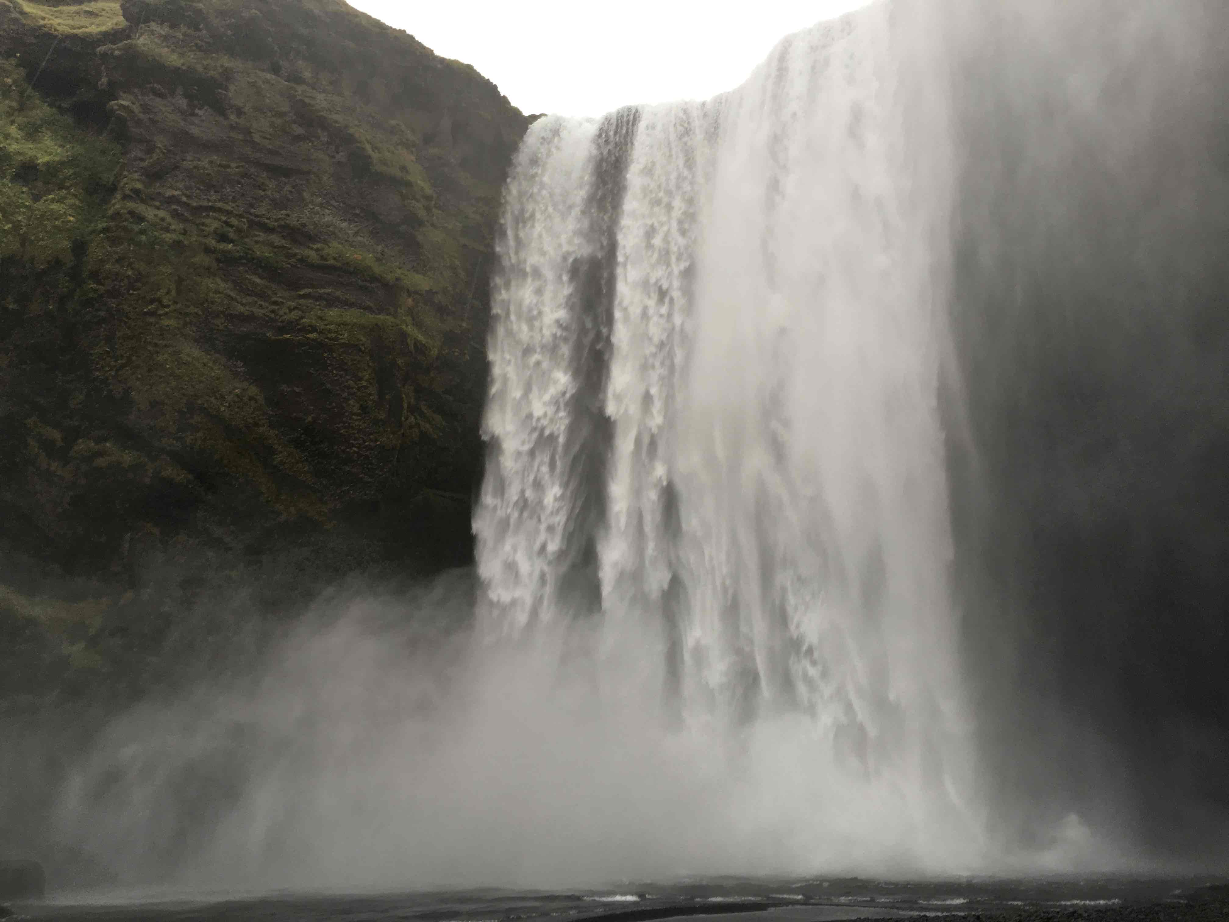 Hike Fimmvörðuháls Pass