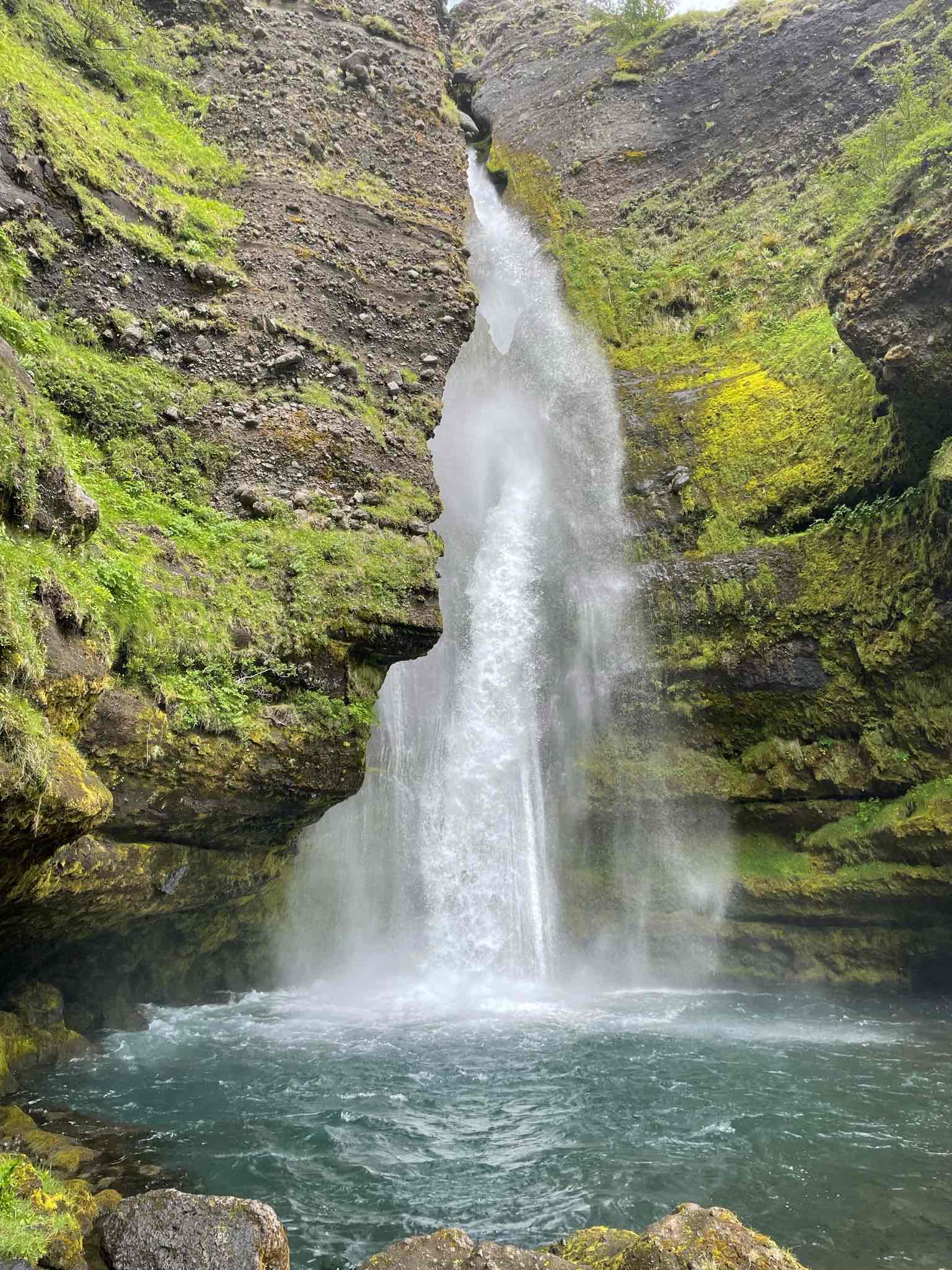 Explore Gluggafoss