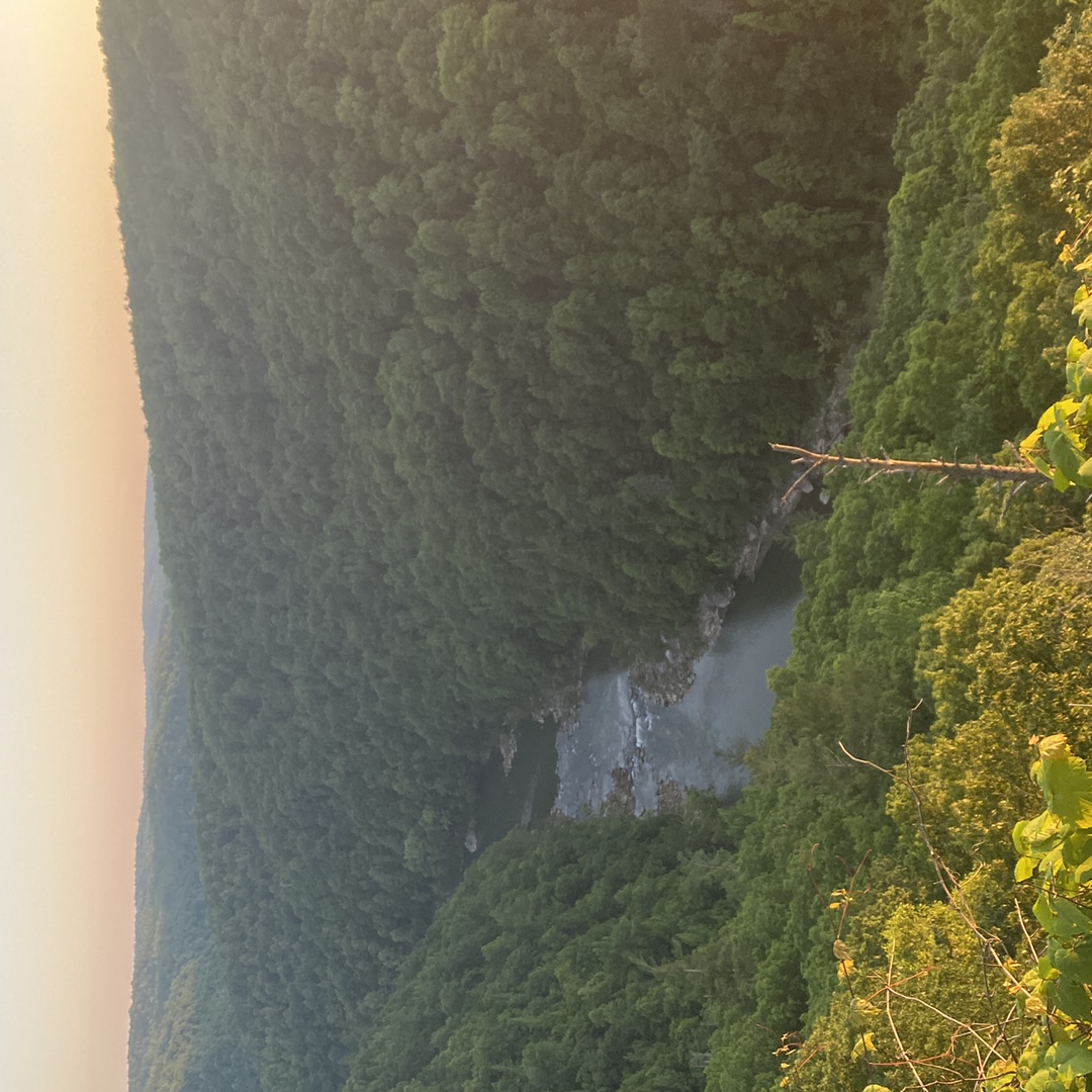 Short hike to East Rim Overlook