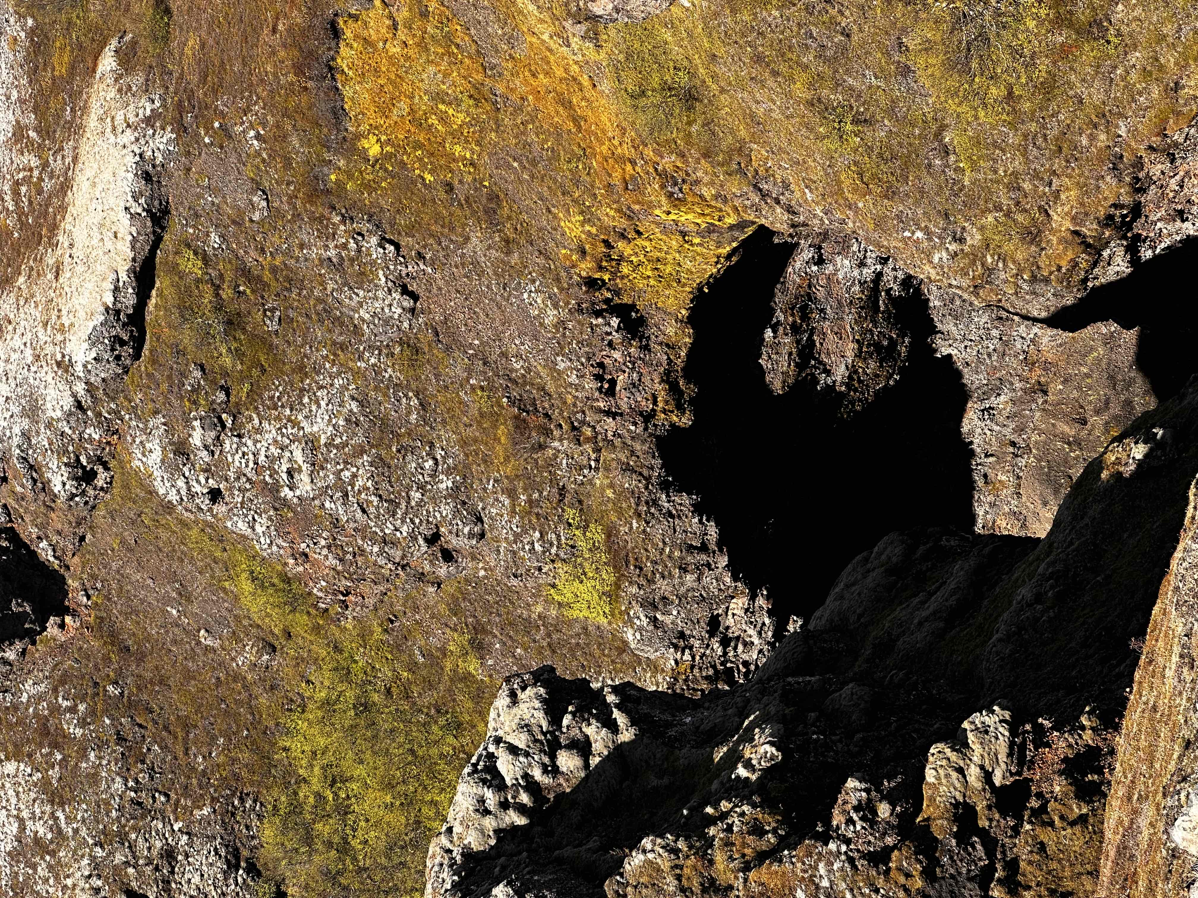 Backpack the Laugavegur Trail: Landmannalaugar to Þórsmörk