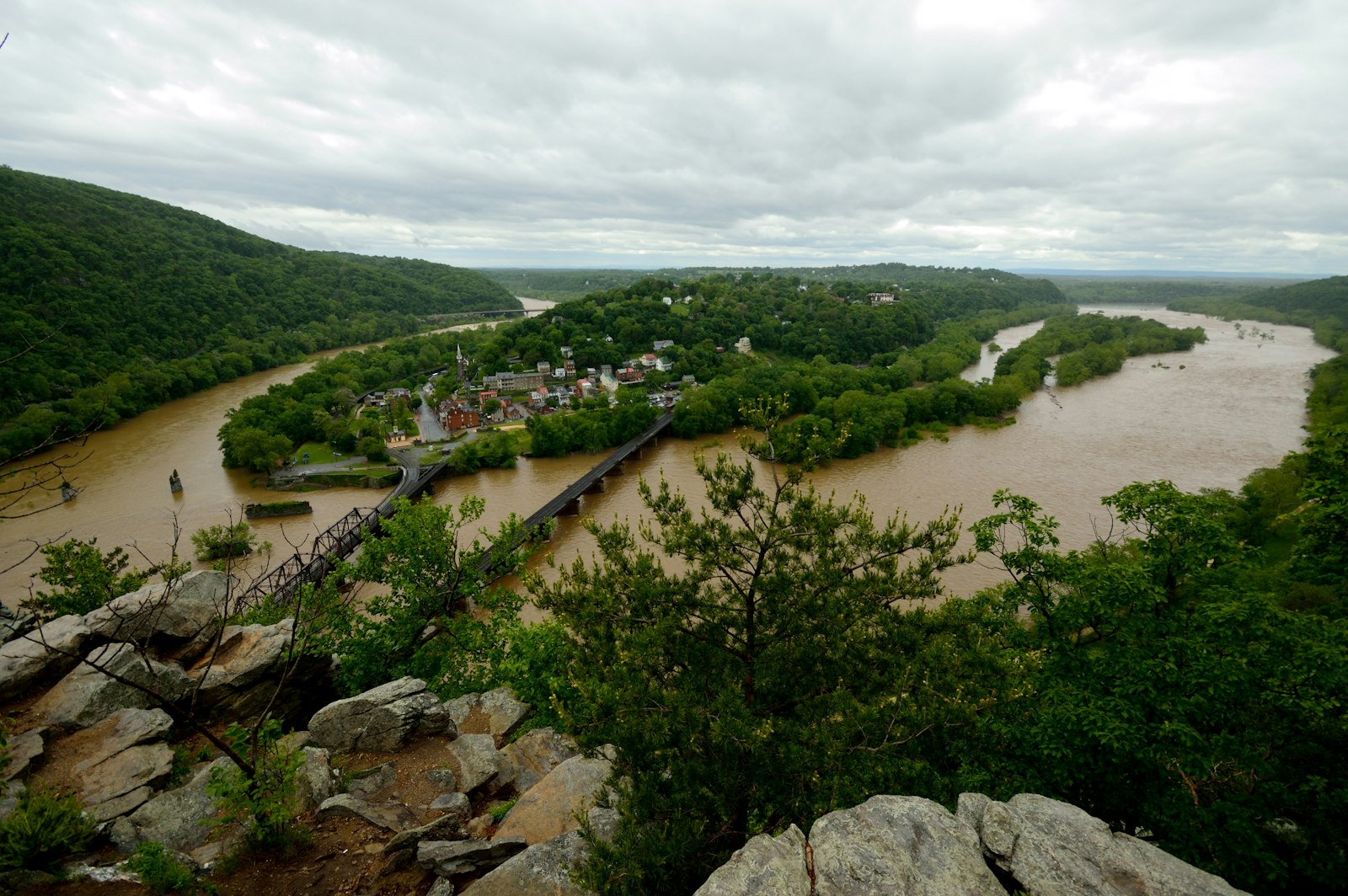 Maryland Heights via Overlook Cliffs