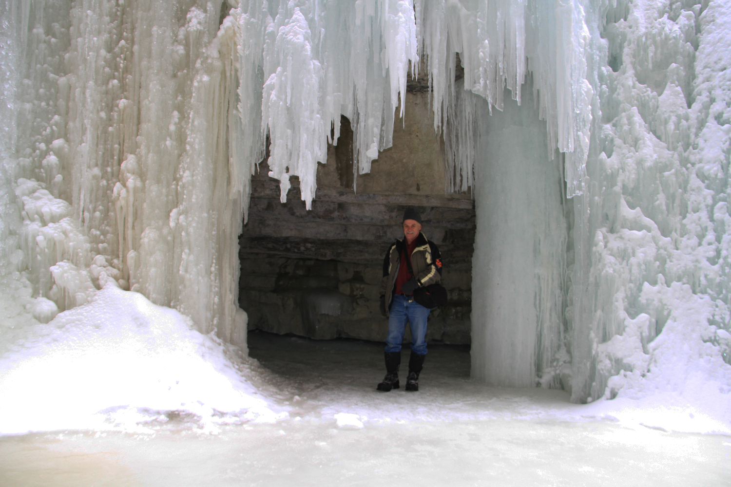 Hike the bottom of Maligne Canyon