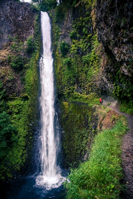 Hike to Tunnel Falls, Eagle Creek Trailhead