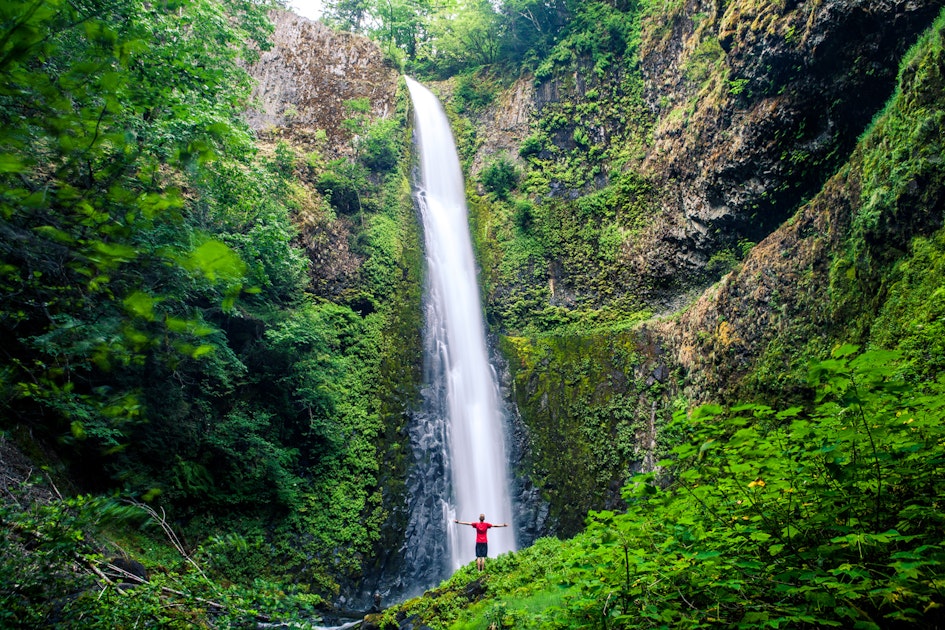 Hike to Tunnel Falls, Oregon