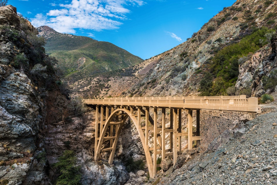 Hike to the Bridge to Nowhere, Bridge to Nowhere Trail