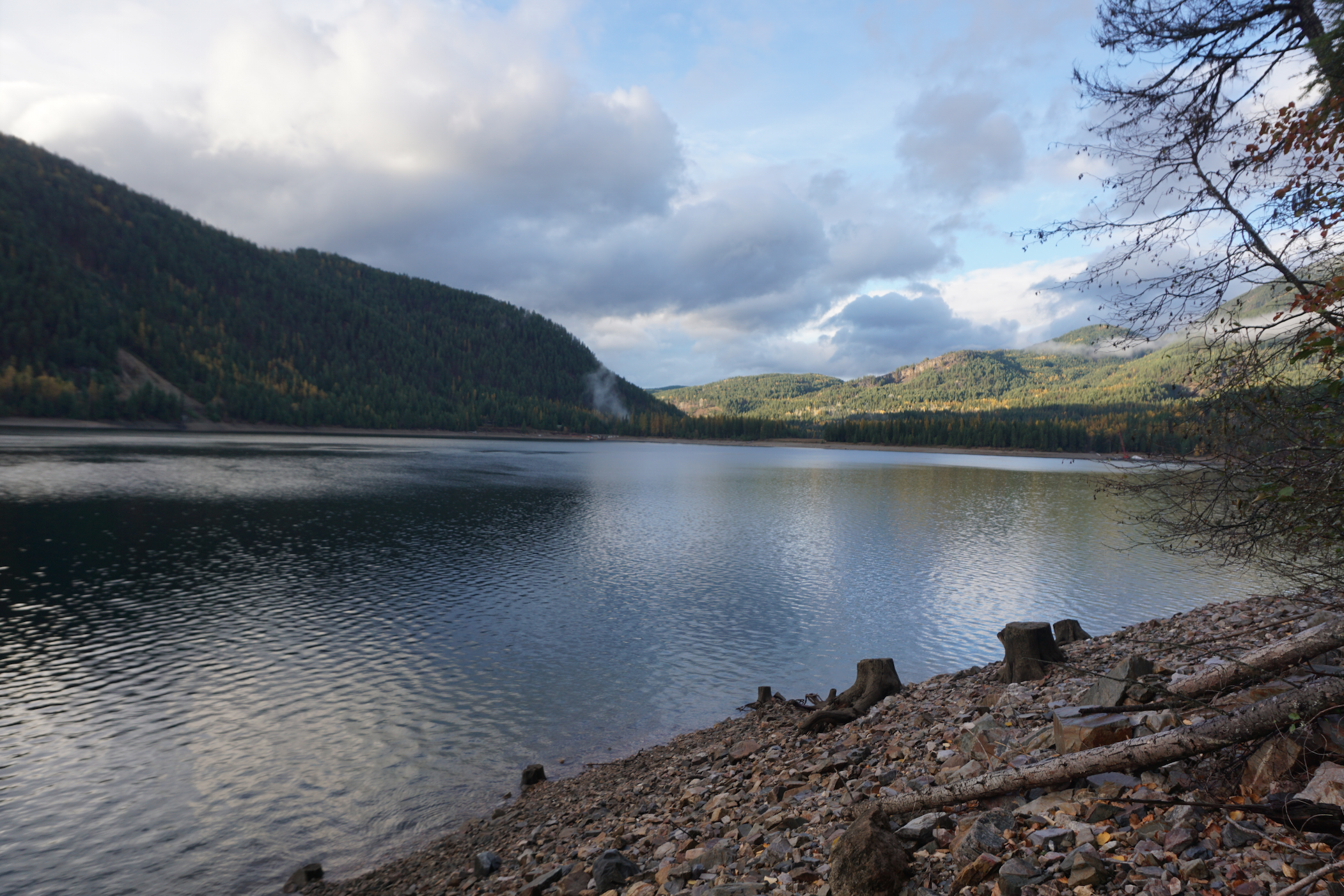 Hike along Sullivan Lake