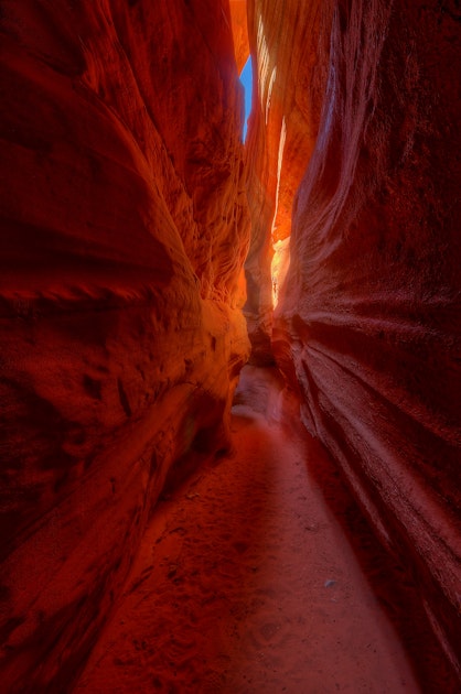 Peekaboo and spooky slot canyon map