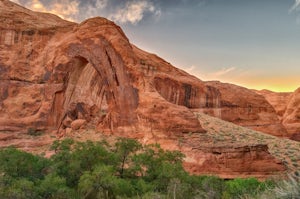 Hike to Broken Bow Arch