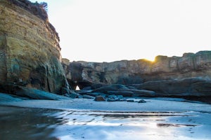 Explore the Devils Punchbowl Arch