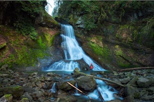 Hike to Racehorse Falls