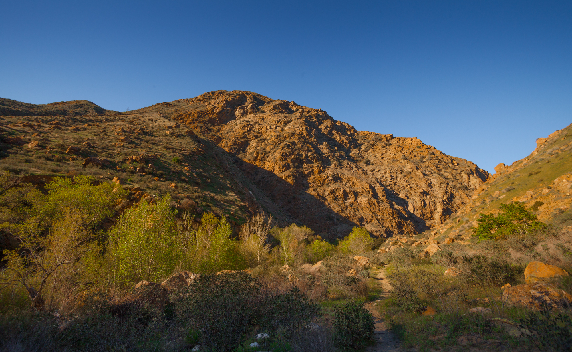 Hiking the Piru Creek Gorge Trail