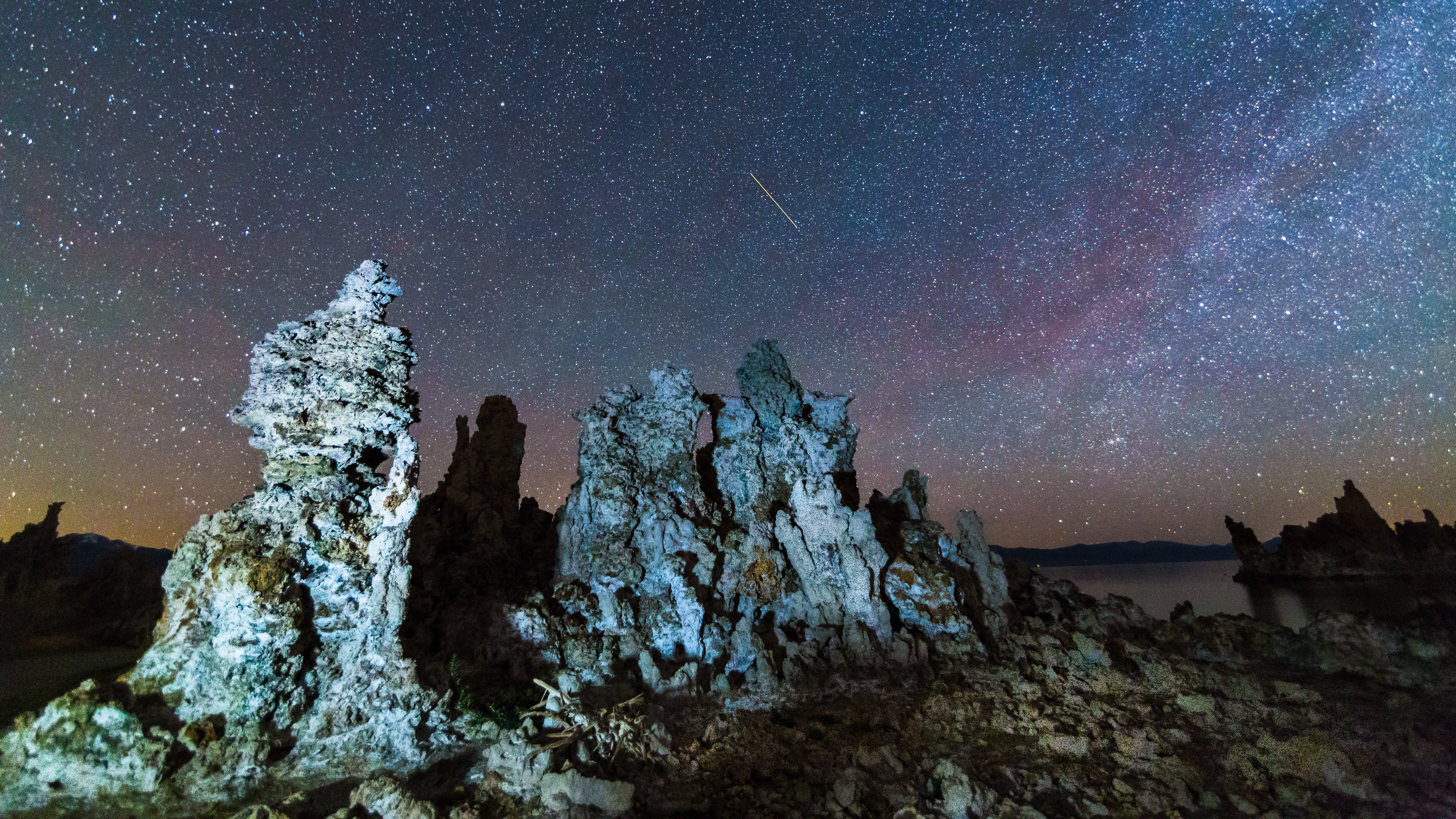 Explore the Mono Lake Tufas under the Milky Way 