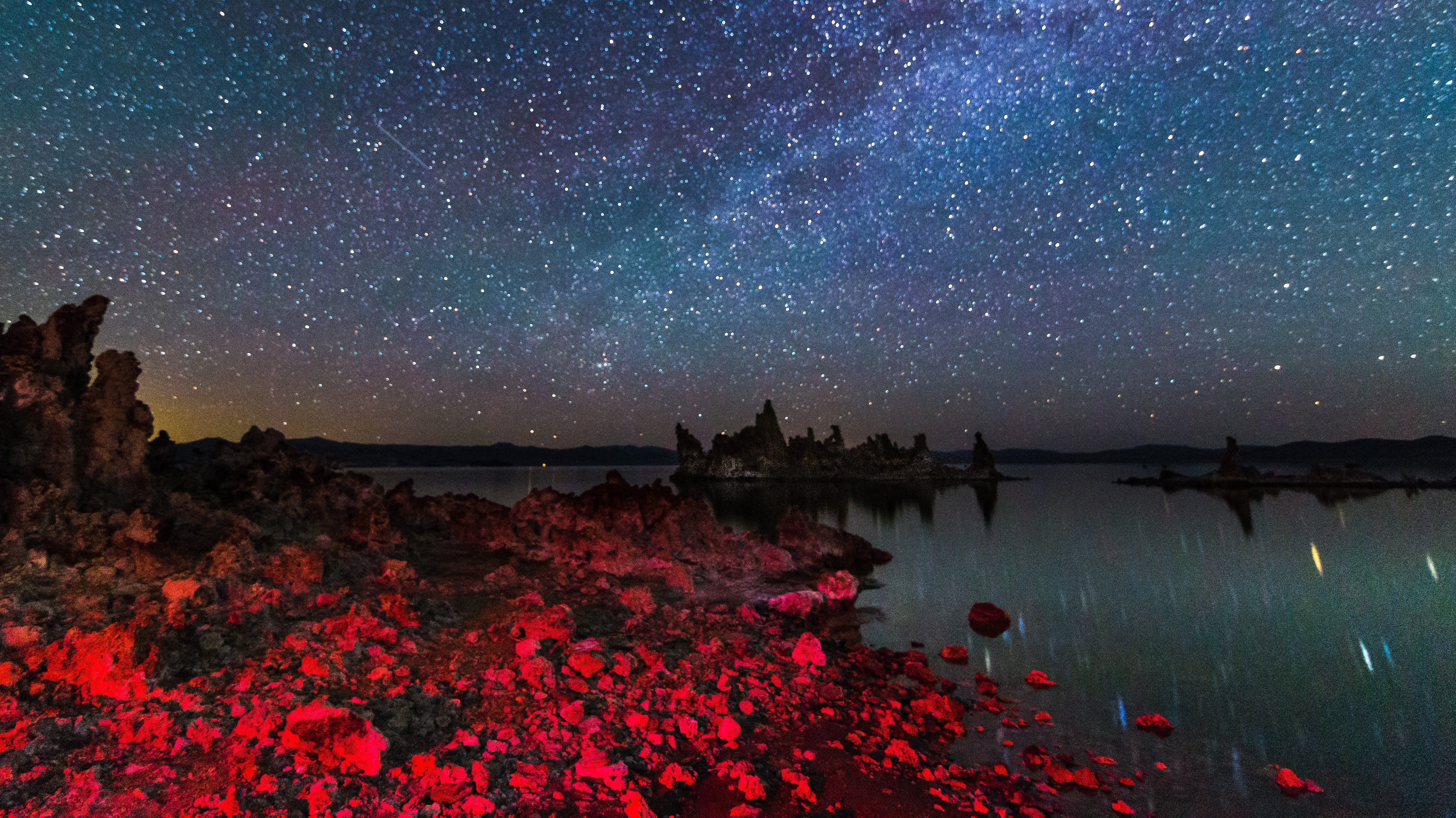 Explore the Mono Lake Tufas under the Milky Way 
