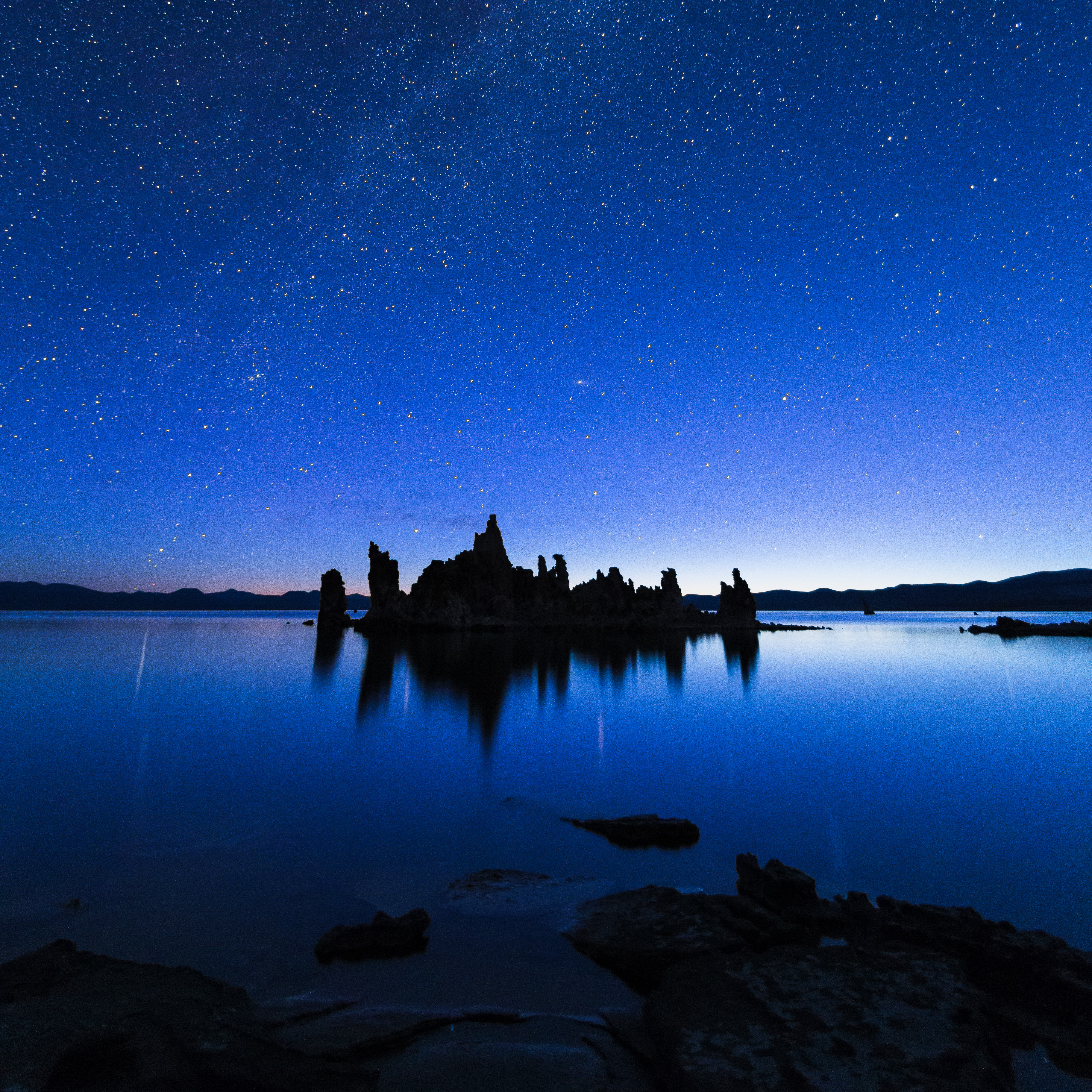 Explore the Mono Lake Tufas under the Milky Way 