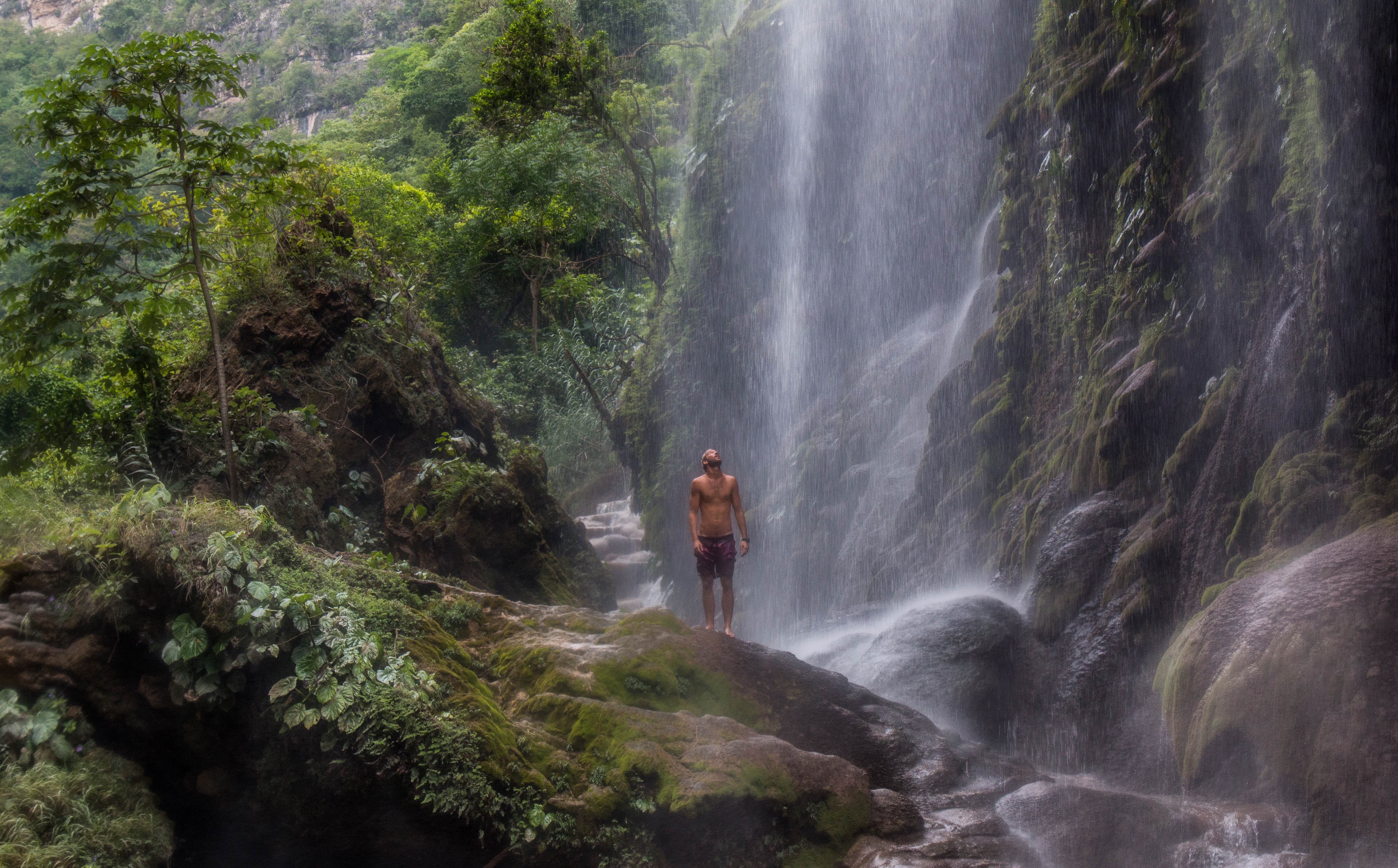 Explore El Aguacero