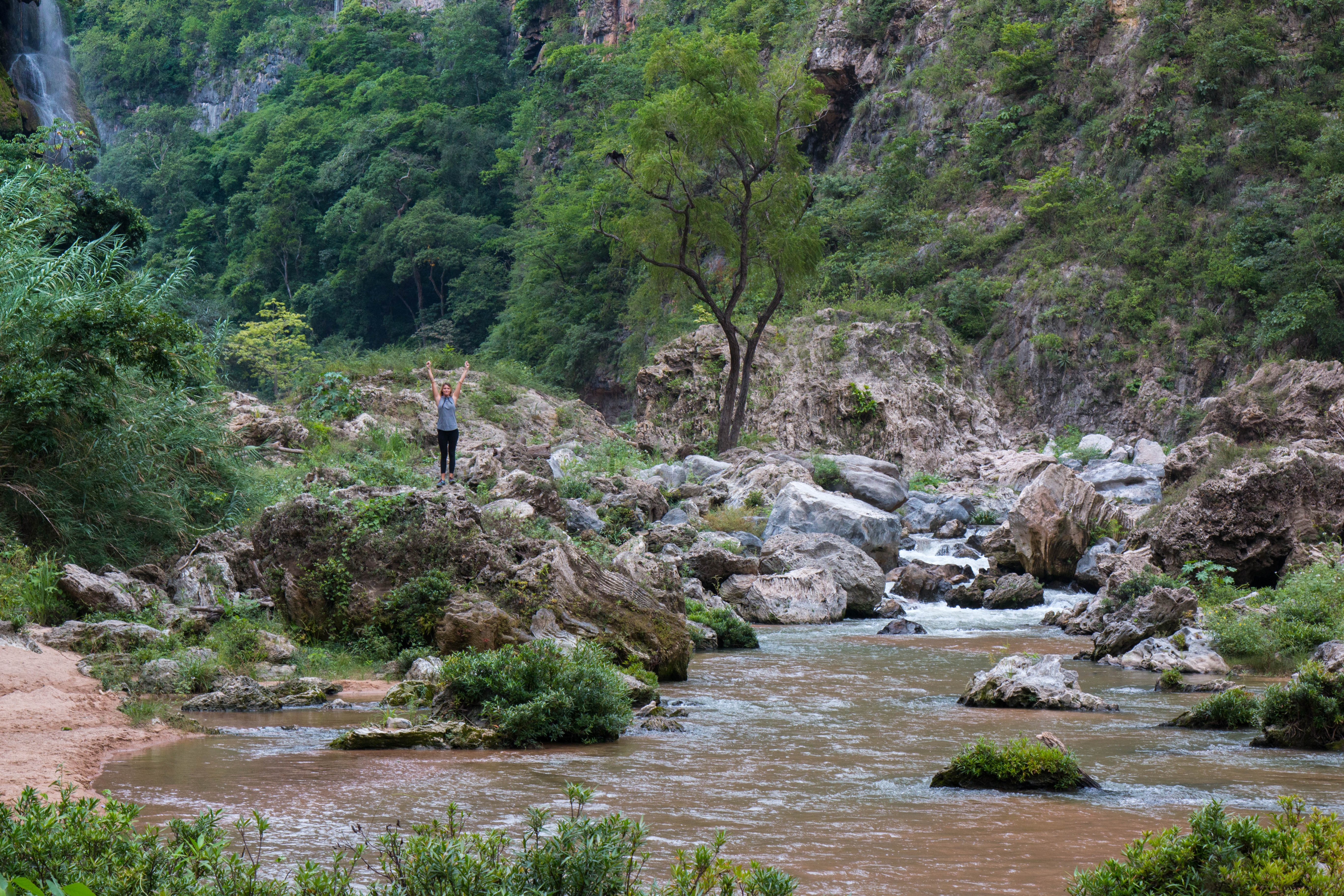 Explore El Aguacero