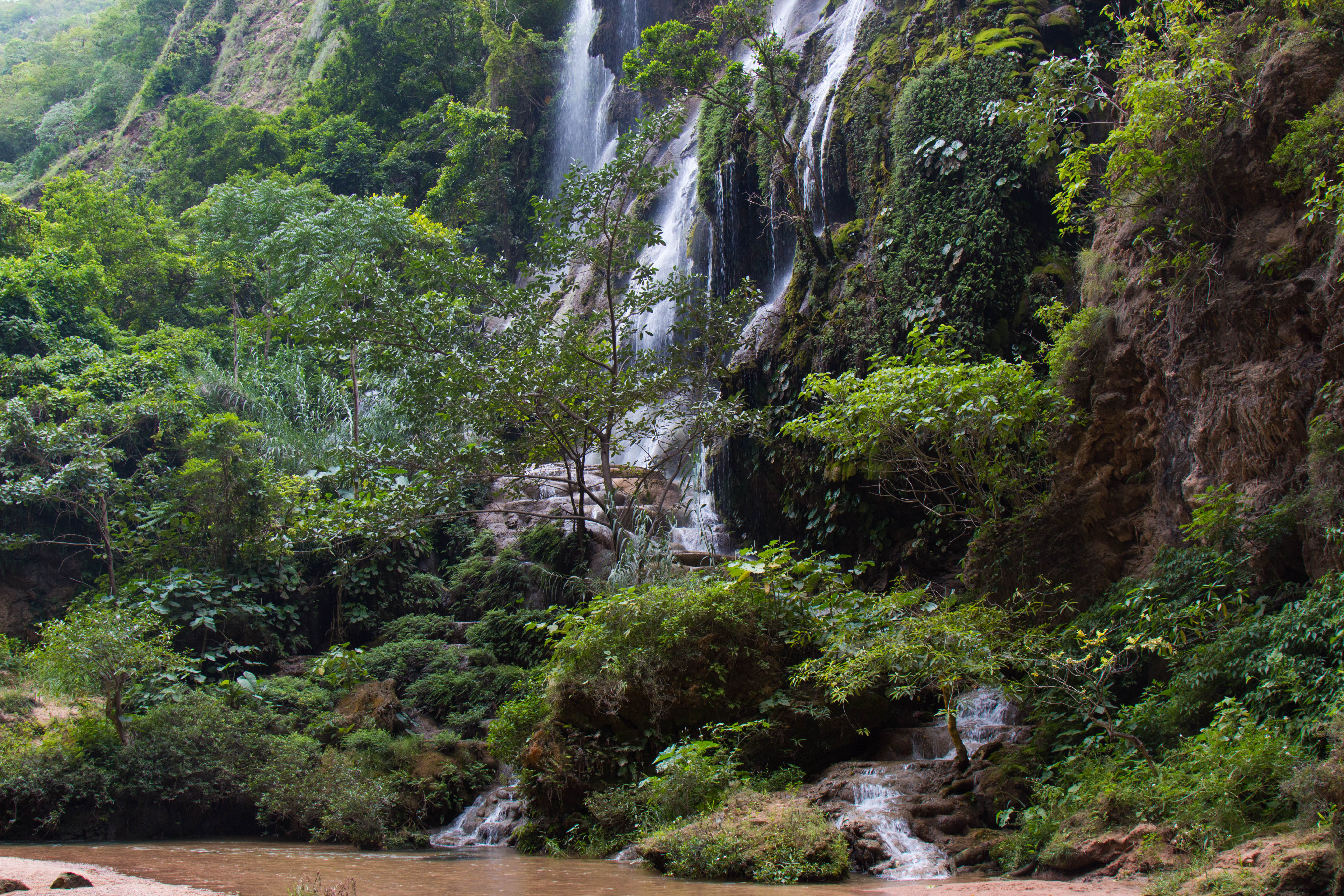 Explore El Aguacero