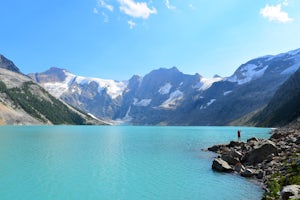 Hike to Lake of Hanging Glaciers