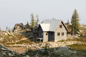 Hike to Silver Spray Cabin