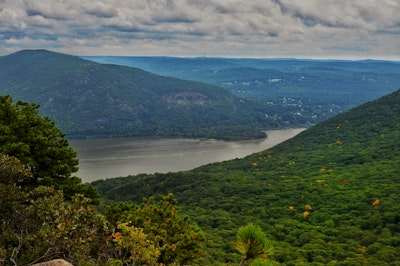 Hike Storm King Mountain, Storm King Mountain Parking Area