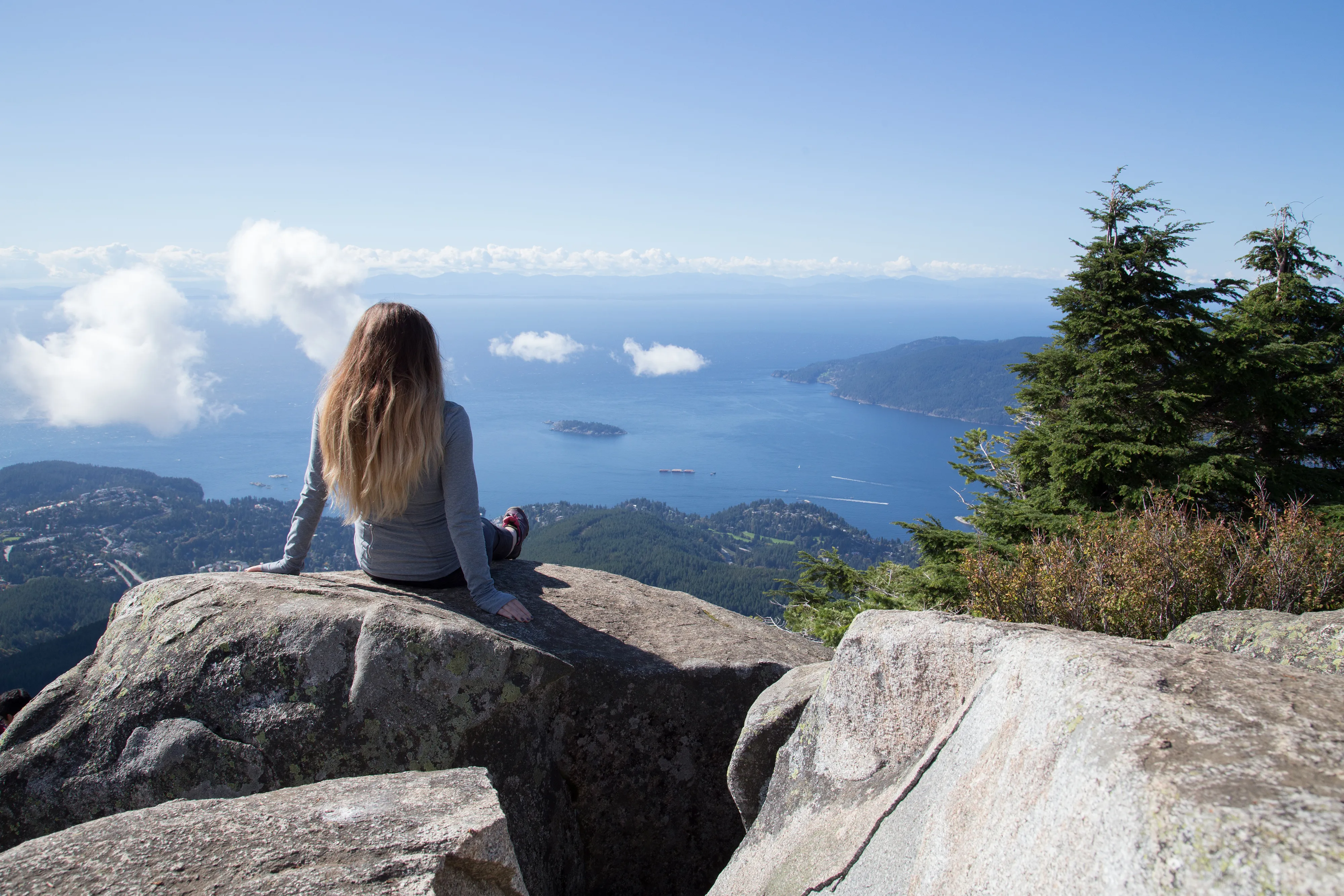 Hike to Eagles Bluff 
