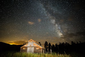 Photograph the Night Sky Over Trail Ridge Road