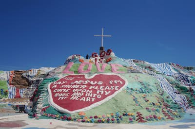 Driving to Salvation Mountain