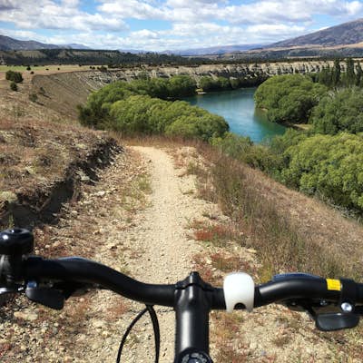 Bike along the Clutha River