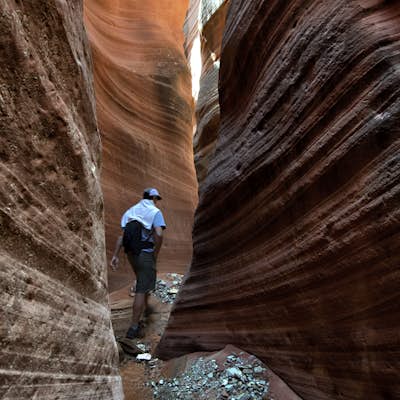 Hike through the Red Caves (Sand Wash)