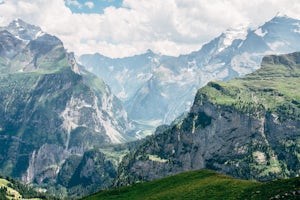 Hike over Bunderchrinde Pass in the Bernese Alps