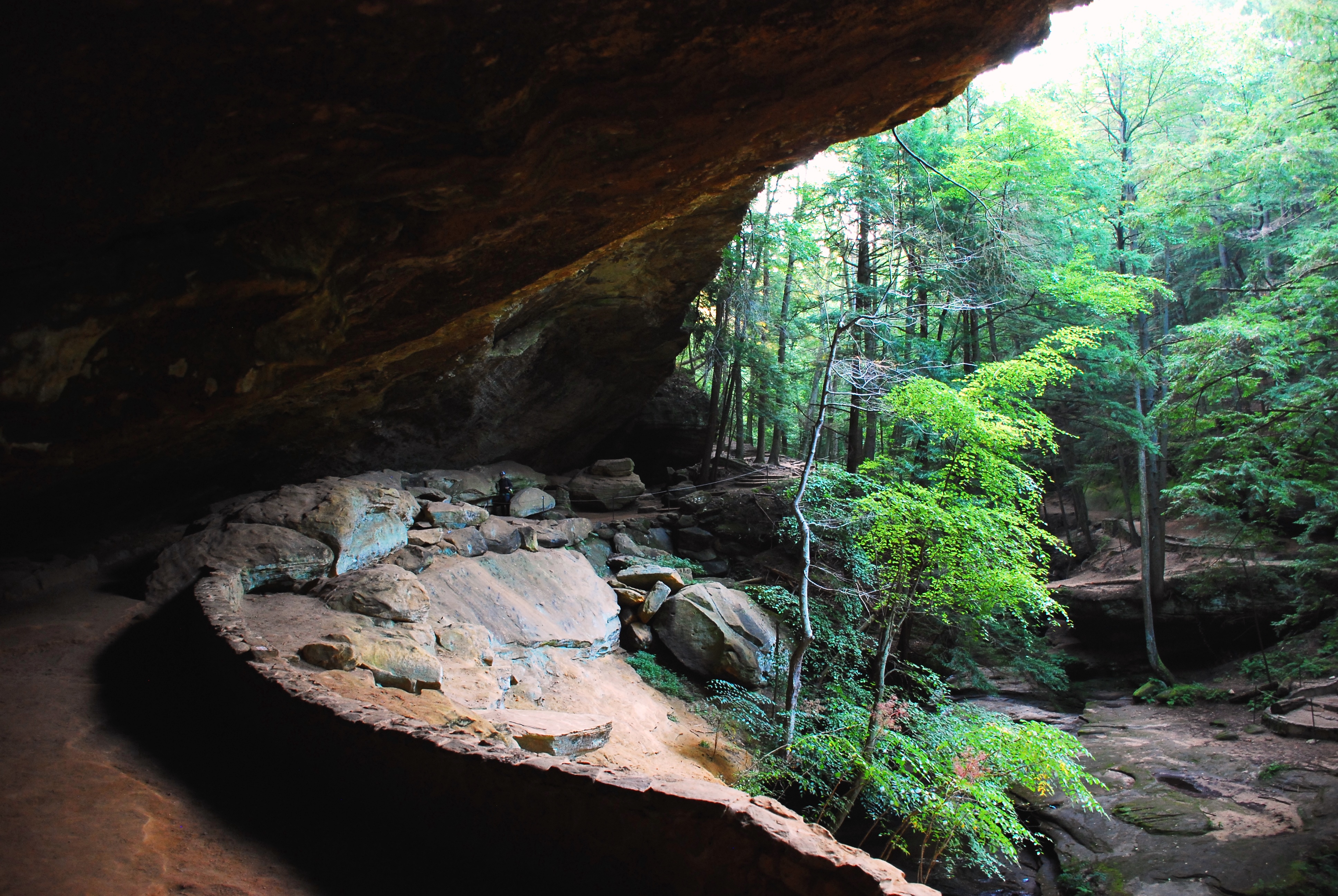 Old Man's Cave Visitor Center : Hocking Hills State Park Ohio Department Of Natural Resources - By 1907, the legends had grown to include the name of the trapper as retzler and the dog, harper.