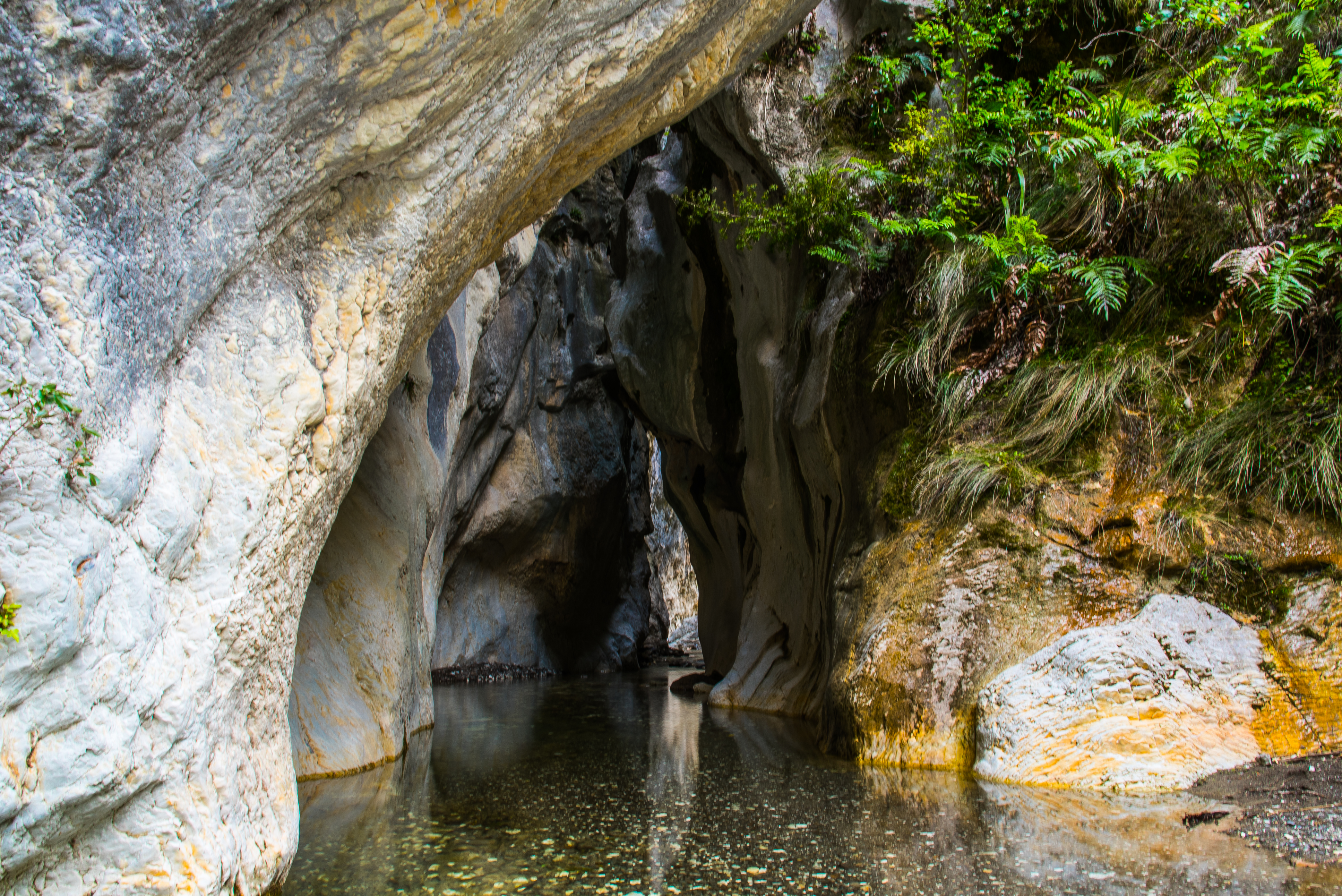 Hike through Sawcut Gorge