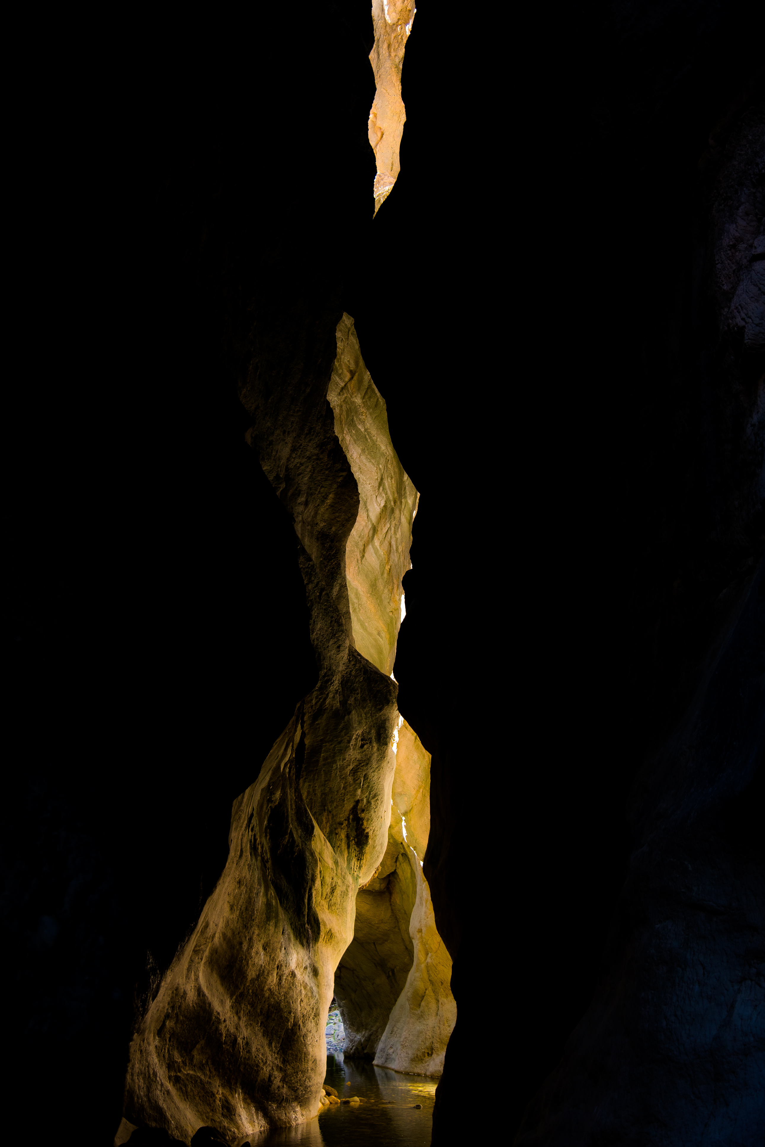 Hike through Sawcut Gorge