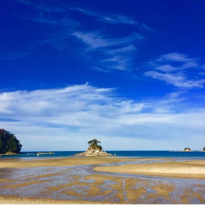 Hike from Awaroa to Torrent Bay